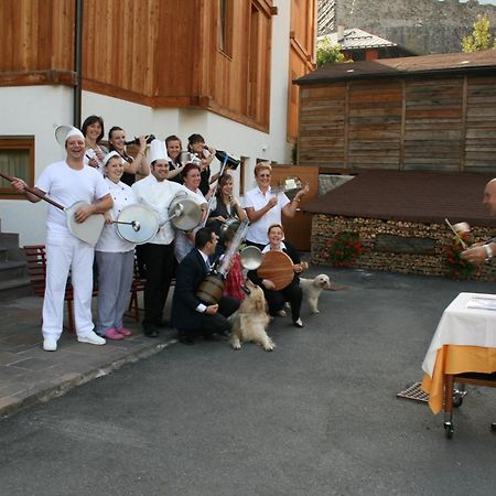 Hotel Il Maniero Ossana Bagian luar foto