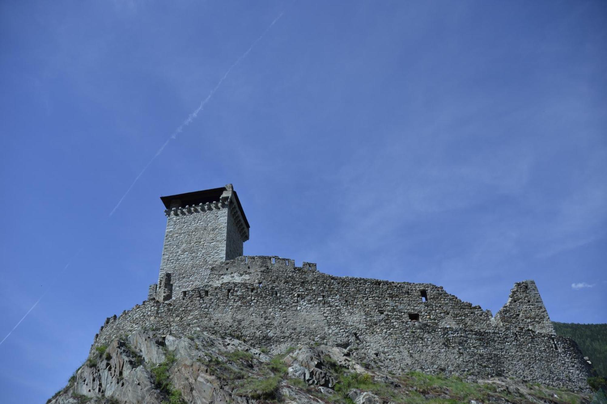 Hotel Il Maniero Ossana Bagian luar foto