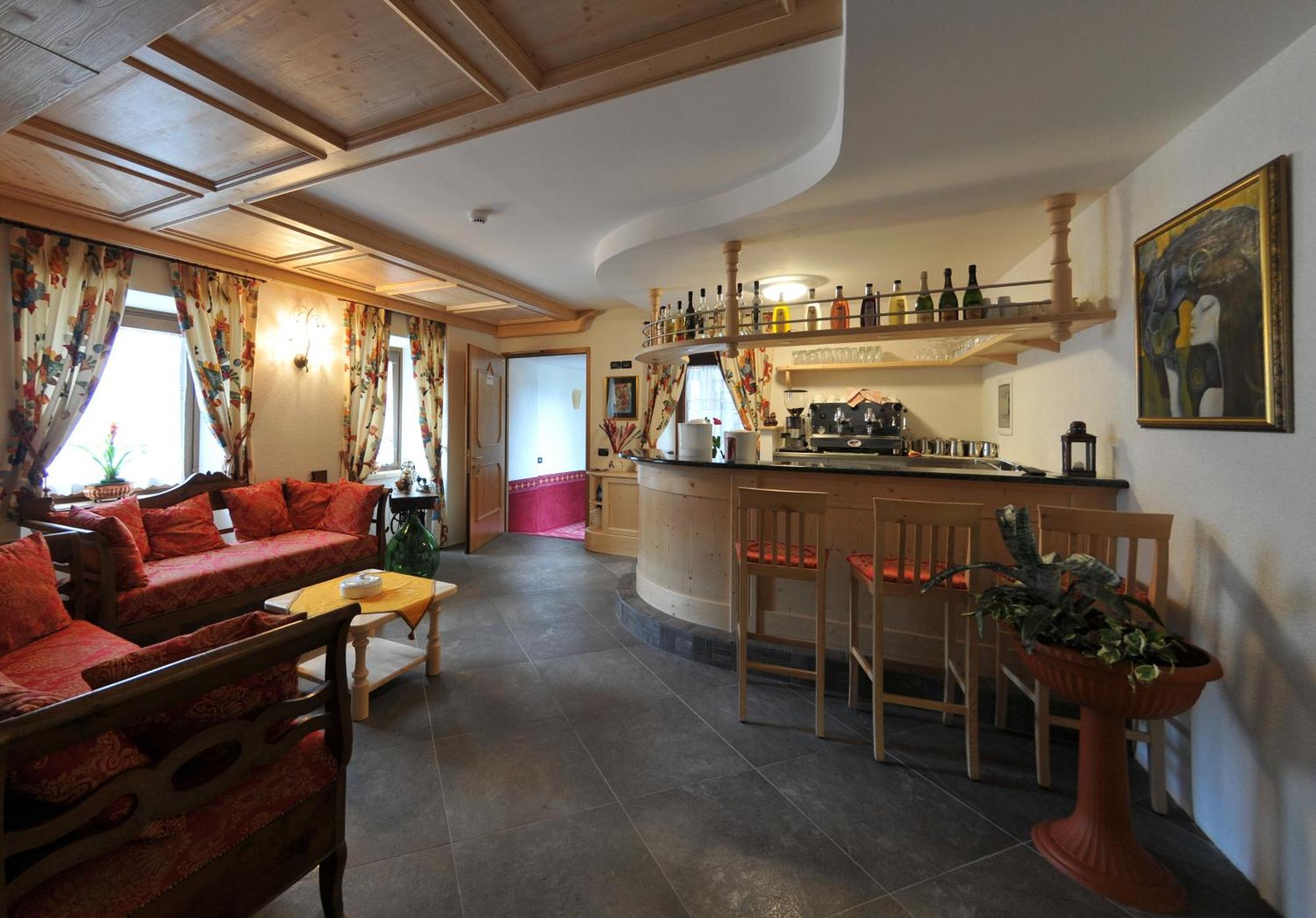 Hotel Il Maniero Ossana Bagian luar foto