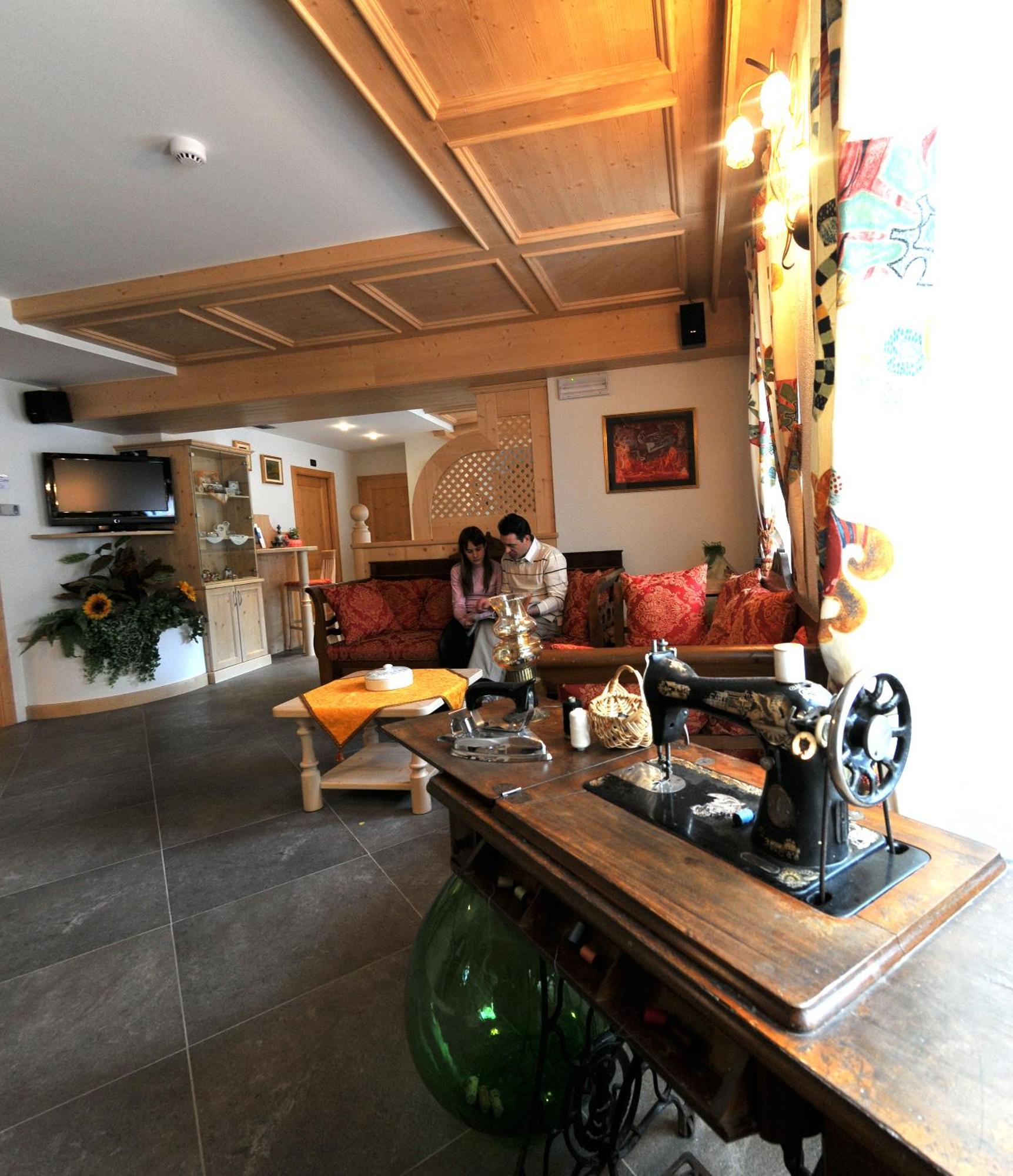 Hotel Il Maniero Ossana Bagian luar foto