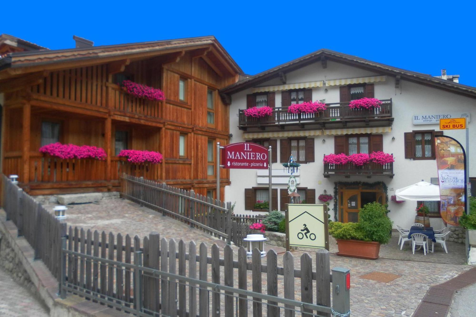 Hotel Il Maniero Ossana Bagian luar foto