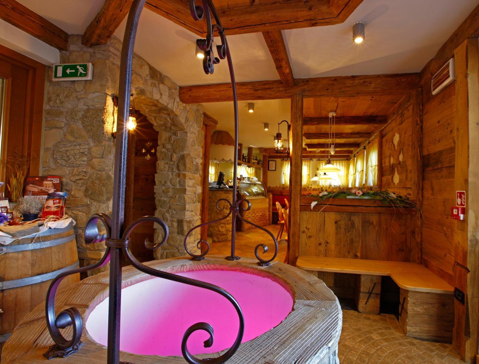 Hotel Il Maniero Ossana Bagian luar foto
