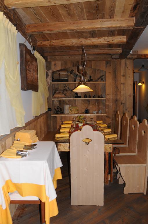 Hotel Il Maniero Ossana Bagian luar foto