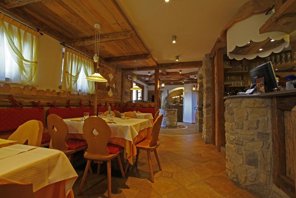 Hotel Il Maniero Ossana Bagian luar foto