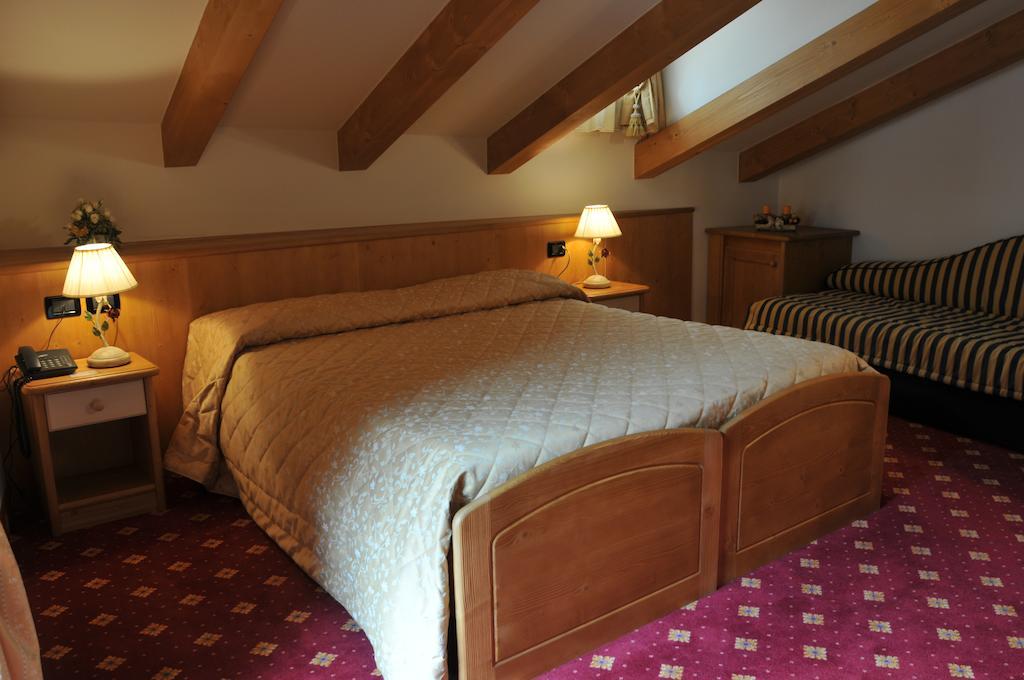 Hotel Il Maniero Ossana Bagian luar foto