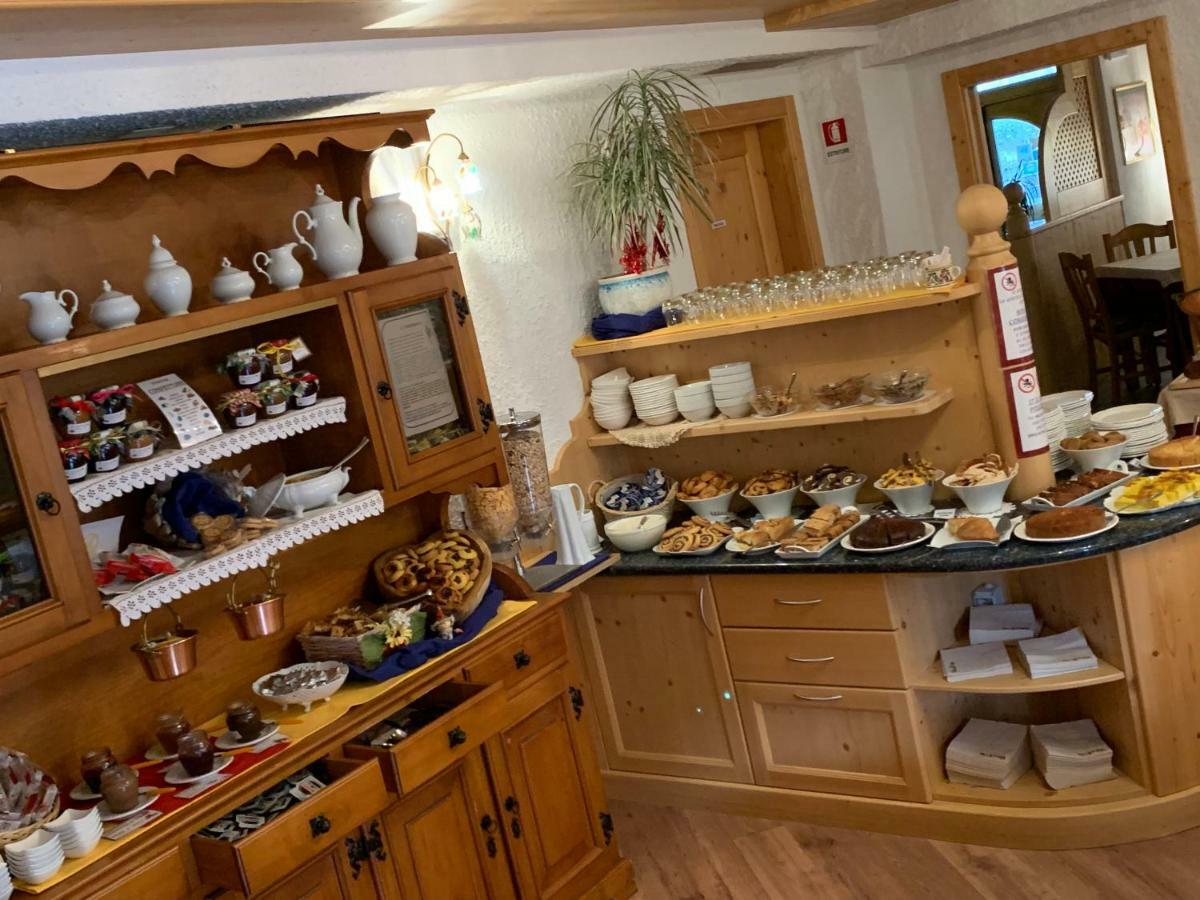 Hotel Il Maniero Ossana Bagian luar foto