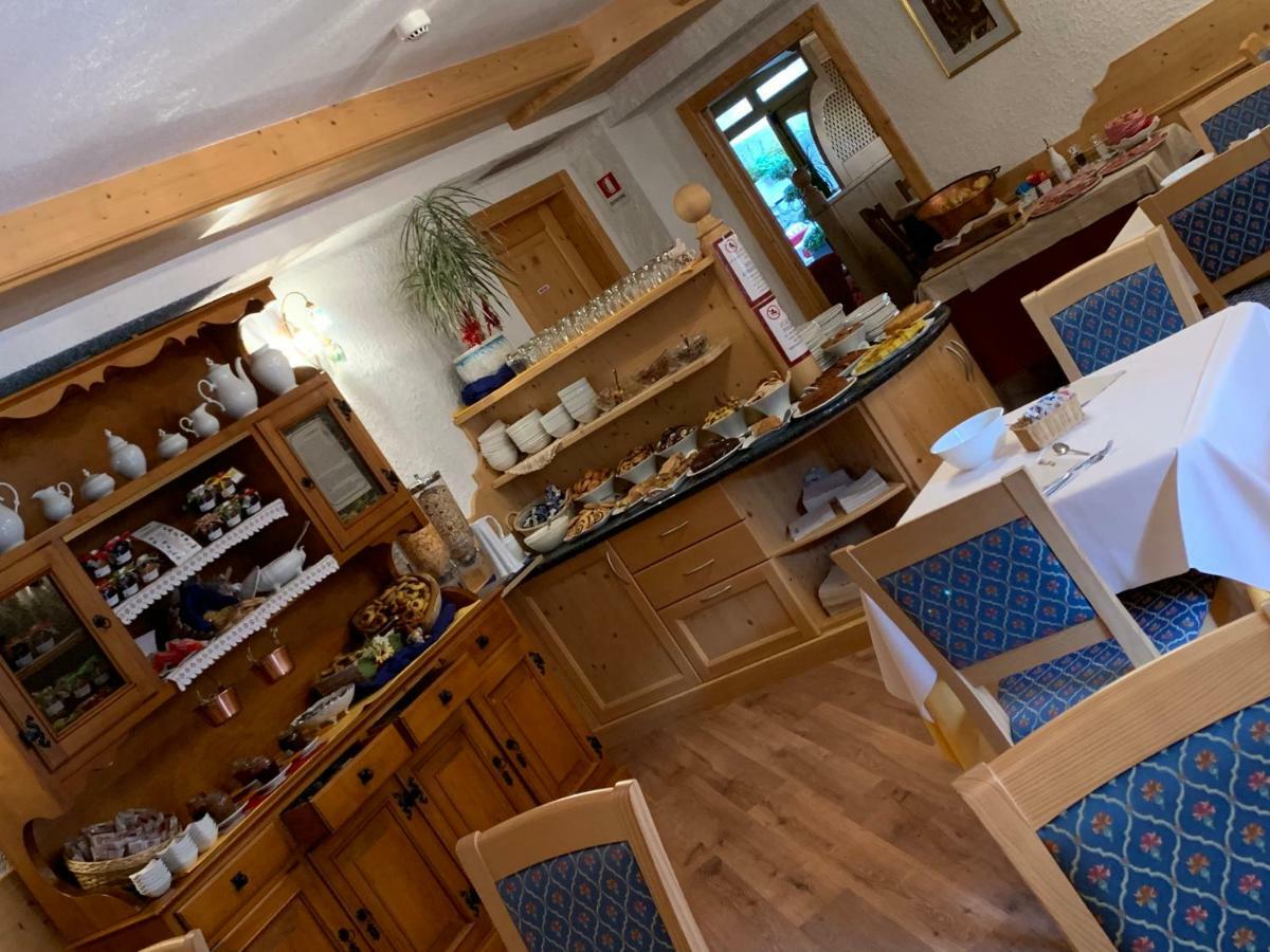 Hotel Il Maniero Ossana Bagian luar foto