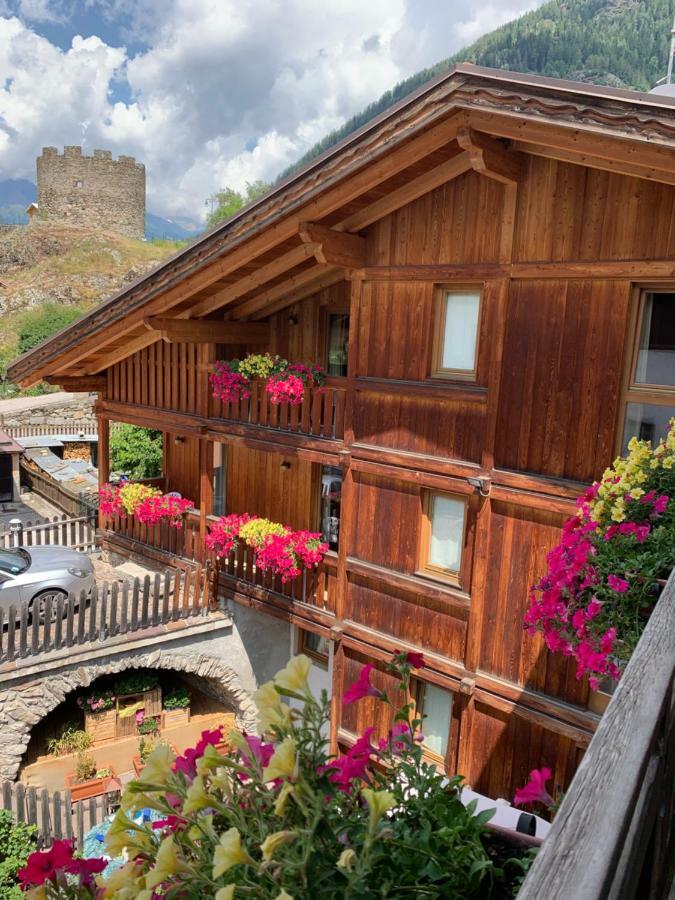 Hotel Il Maniero Ossana Bagian luar foto